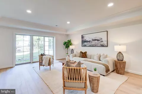 Living - 1538 Forest Ln, Mclean, VA 22101 photo 10 of 10