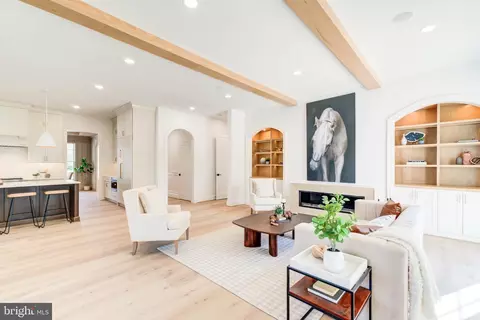 Living - 1538 Forest Ln, Mclean, VA 22101 photo 5 of 10