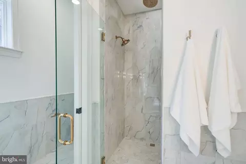 Bath - 1538 Forest Ln, Mclean, VA 22101 photo 8 of 18