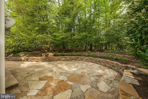 Exterior - 7908 Foxhound Rd, Mclean, VA 22102 photo 9 of 15
