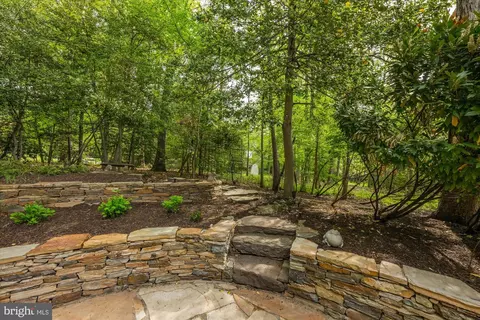 Exterior - 7908 Foxhound Rd, Mclean, VA 22102 photo 10 of 15