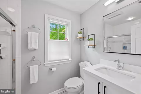 Bath - 7908 Foxhound Rd, Mclean, VA 22102 photo 5 of 5