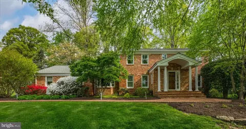 Exterior - 7908 Foxhound Rd, Mclean, VA 22102 photo 2 of 15