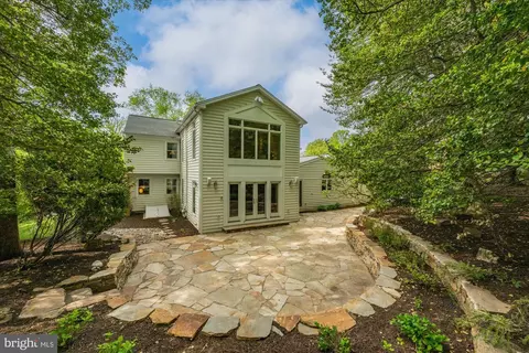 Exterior - 7908 Foxhound Rd, Mclean, VA 22102 photo 8 of 15