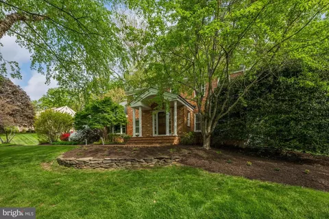 Exterior - 7908 Foxhound Rd, Mclean, VA 22102 photo 14 of 15