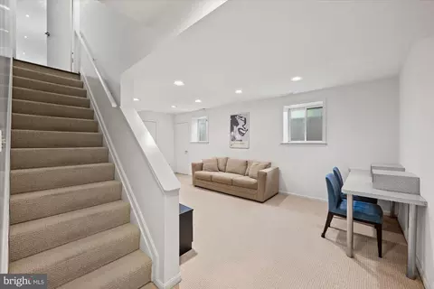 Entry Way - 7908 Foxhound Rd, Mclean, VA 22102 photo 5 of 6