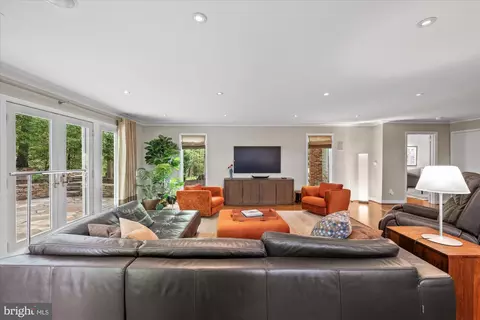 Living - 7908 Foxhound Rd, Mclean, VA 22102 photo 2 of 3