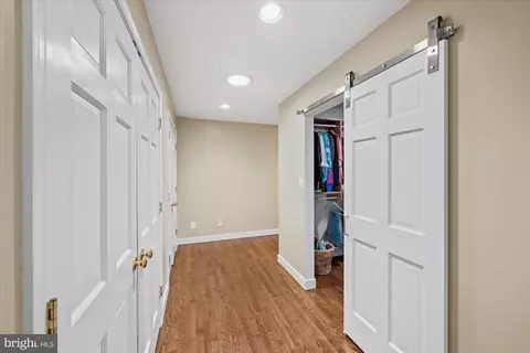 Entry Way - 7908 Foxhound Rd, Mclean, VA 22102 photo 3 of 6