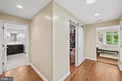 Entry Way - 7908 Foxhound Rd, Mclean, VA 22102 photo 4 of 6