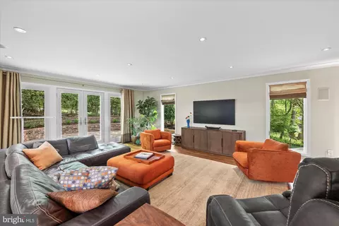Living - 7908 Foxhound Rd, Mclean, VA 22102 photo 1 of 3