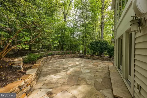 Exterior - 7908 Foxhound Rd, Mclean, VA 22102 photo 12 of 15