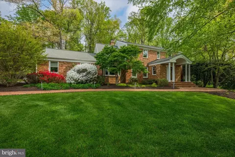 Exterior - 7908 Foxhound Rd, Mclean, VA 22102 photo 7 of 15