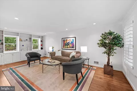 Living - 7908 Foxhound Rd, Mclean, VA 22102 photo 3 of 3
