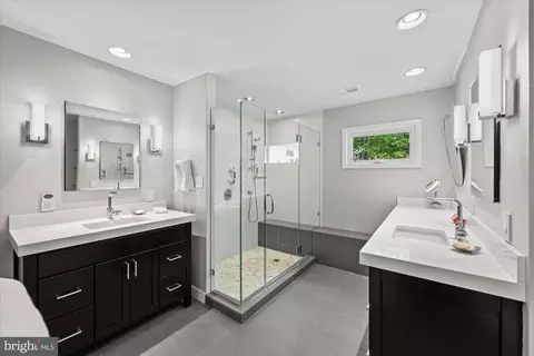 Bath - 7908 Foxhound Rd, Mclean, VA 22102 photo 2 of 5