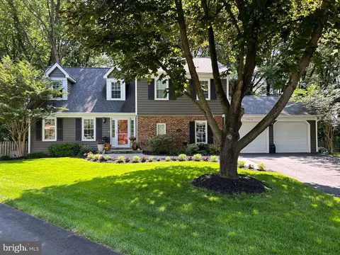 9518 Heathwood Ct, Burke, VA 22015