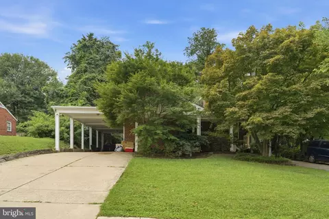 6105 Munson Hill Rd, Falls Church, VA 22044