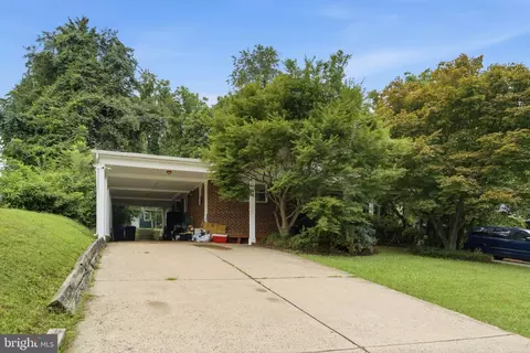 6105 Munson Hill Rd, Falls Church, VA 22044