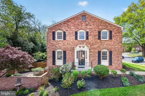 9261 Bailey Ln, Fairfax, VA 22031