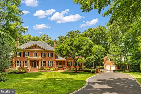 8600 Cathedral Forest Dr, Fairfax Station, VA 22039