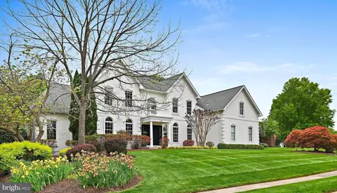 1706 Broadfield Ln, Vienna, VA 22182