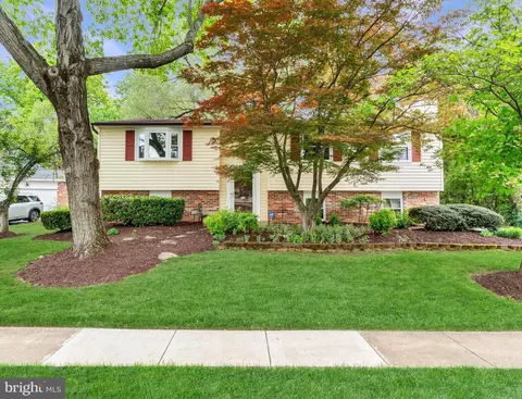 1105 Clarke St, Herndon, VA 20170