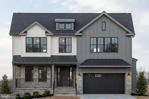 906 Hillcrest Dr SW, Vienna, VA 22180