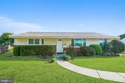 3304 Piper Ln, Alexandria, VA 22306