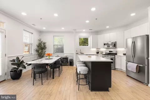 9486 Virginia Center Blvd #2, Vienna, VA 22181