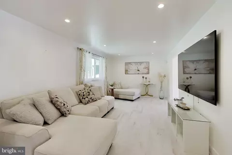 Living - 5510 Eastbourne Dr, Springfield, VA 22151 photo 1 of 4