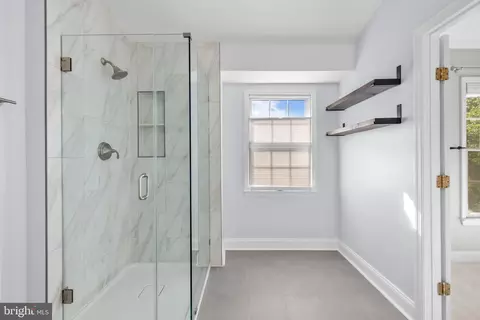 Bath - 6491 Milva Ln, Springfield, VA 22150 photo 3 of 9