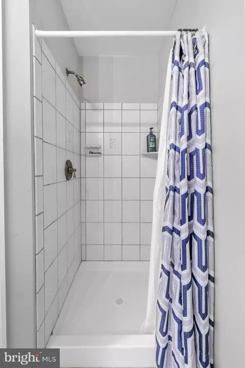 Bath - 6491 Milva Ln, Springfield, VA 22150 photo 8 of 9