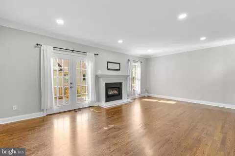 Living - 6491 Milva Ln, Springfield, VA 22150 photo 3 of 6