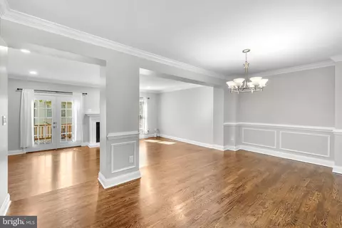 Living - 6491 Milva Ln, Springfield, VA 22150 photo 2 of 6