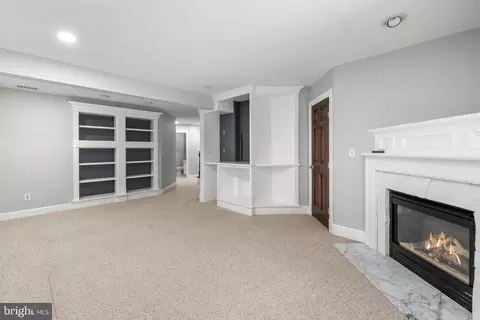 Living - 6491 Milva Ln, Springfield, VA 22150 photo 6 of 6