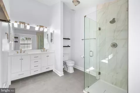 Bath - 6491 Milva Ln, Springfield, VA 22150 photo 4 of 9