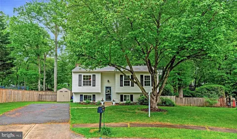 12617 Glenbrooke Woods Dr, Herndon, VA 20171
