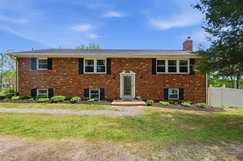 8915 Igoe St, Lorton, VA 22079