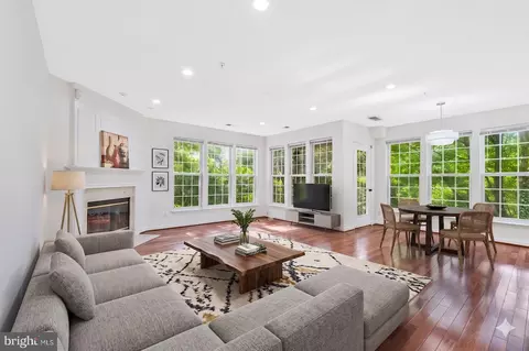 12729 Fair Crest Ct #304, Fairfax, VA 22033