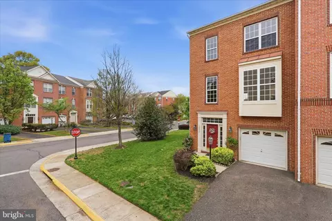12974 Wood Crescent Cir, Herndon, VA 20171