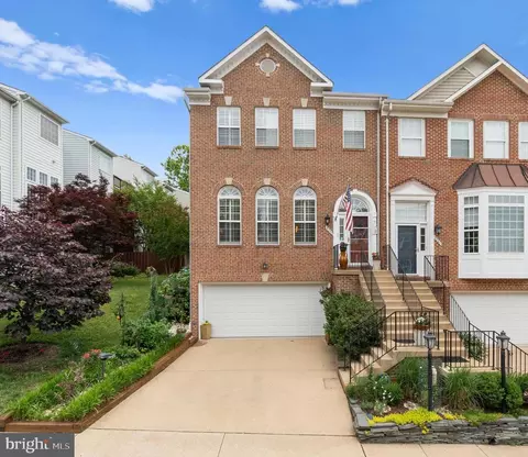 5259 Cozy Glen Ln, Alexandria, VA 22312