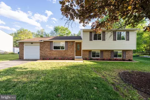 12772 Bradwell Rd, Herndon, VA 20171