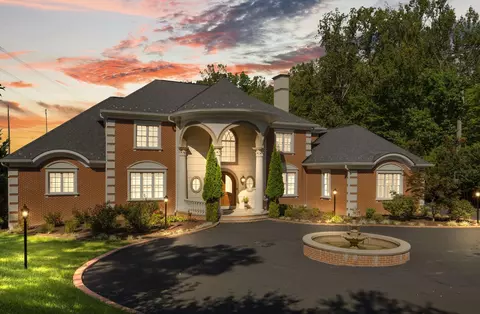 9889 Oxcrest Dr, Fairfax Station, VA 22039