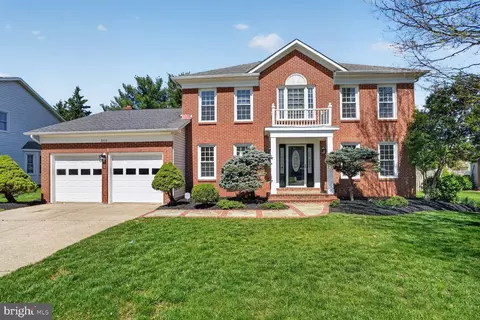 3110 Kinross Cir, Herndon, VA 20171