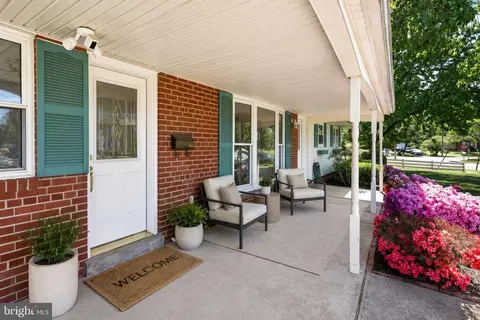 6824 Constance Dr, Springfield, VA 22150