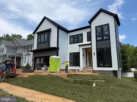 1110 Hillcrest Dr SW, Vienna, VA 22180