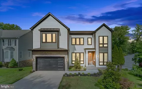 1110 Hillcrest Dr SW, Vienna, VA 22180