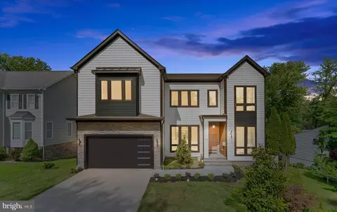 1110 Hillcrest Dr SW, Vienna, VA 22180