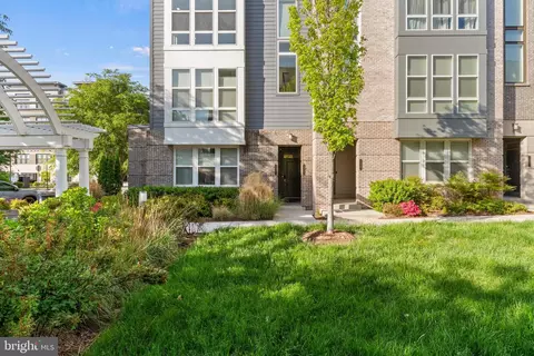 13385 Launders St #75, Herndon, VA 20171