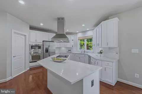6804 Dean Dr, Mclean, VA 22101 photo 10
