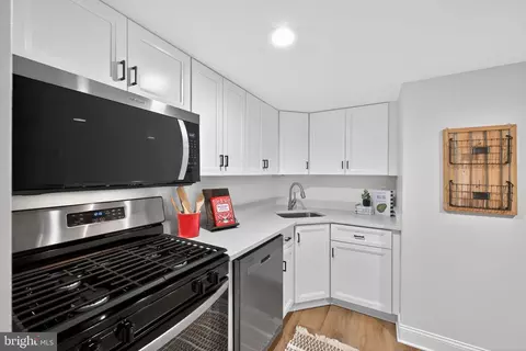 1533 Northgate Sq #11B, Reston, VA 20190